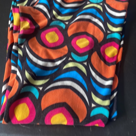 LuLaRoe one size leggings - super bright - Picture 4 of 5